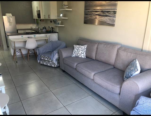 1.5 BEDROOM FLAT FOR SALE IN ILLOVO BEACH